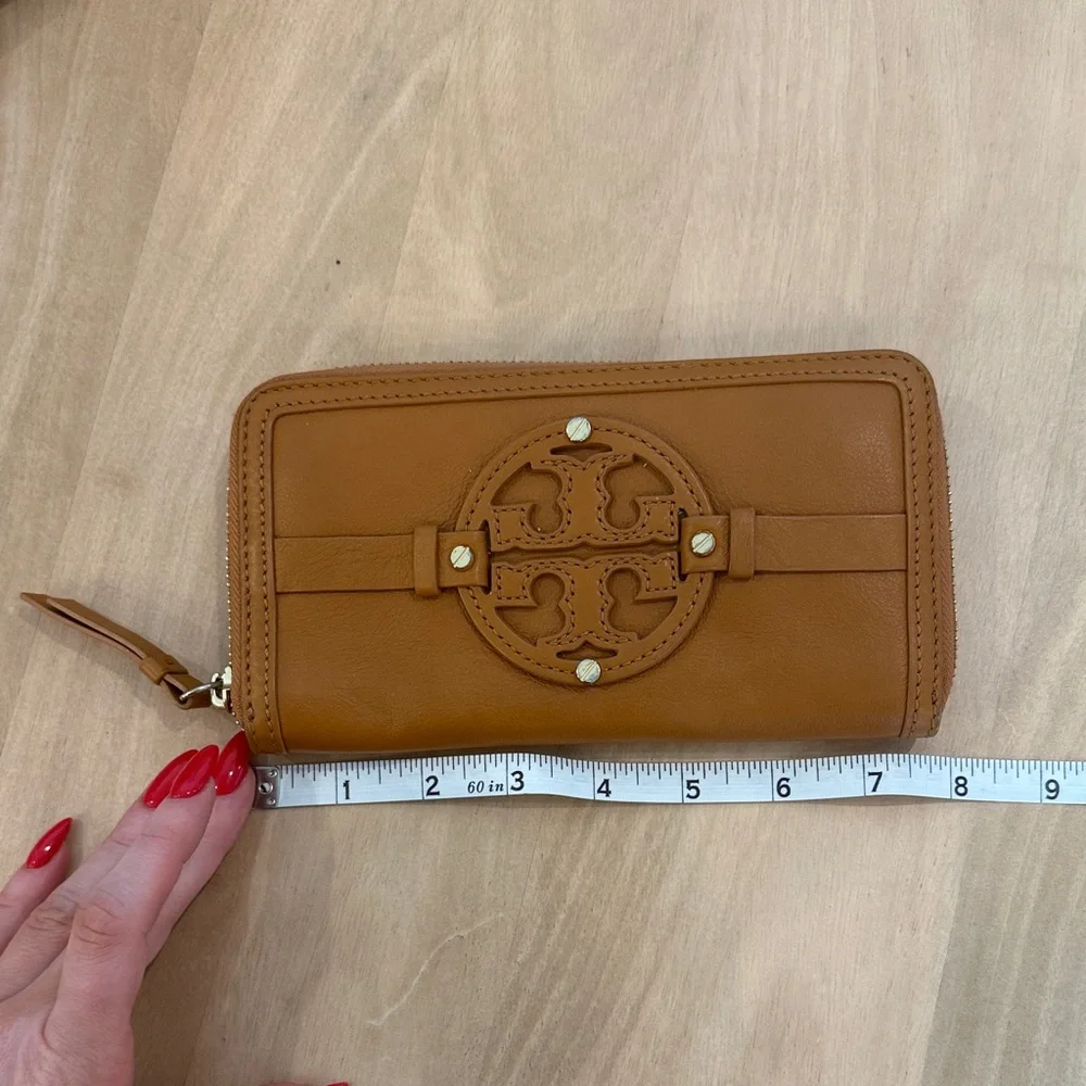 Tory Burch Zip-Around Wallet - Picture 5 of 5